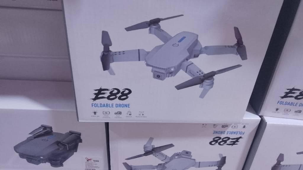 MINI DRON PLEGABLE E88
